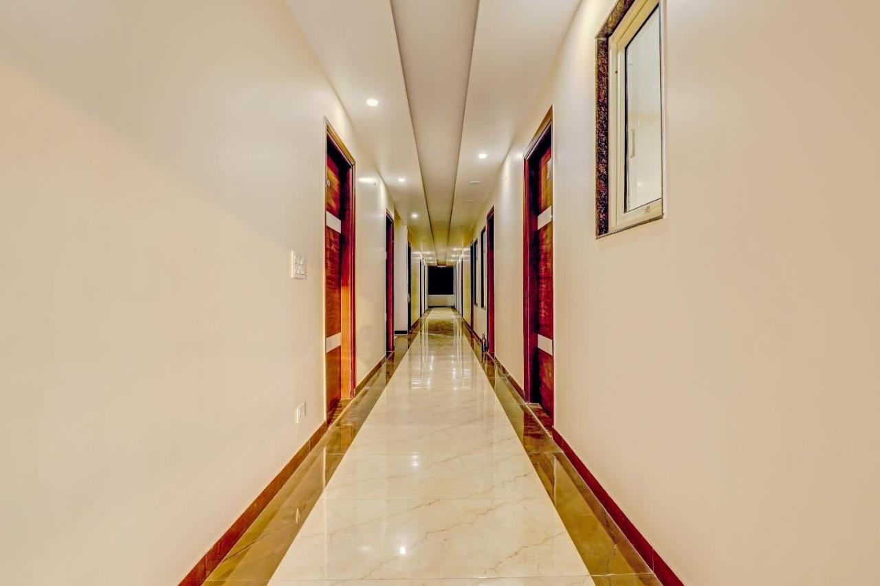Collection O Hotel Aditya Palace Near Leisure Valley Park Gurgáon Kültér fotó