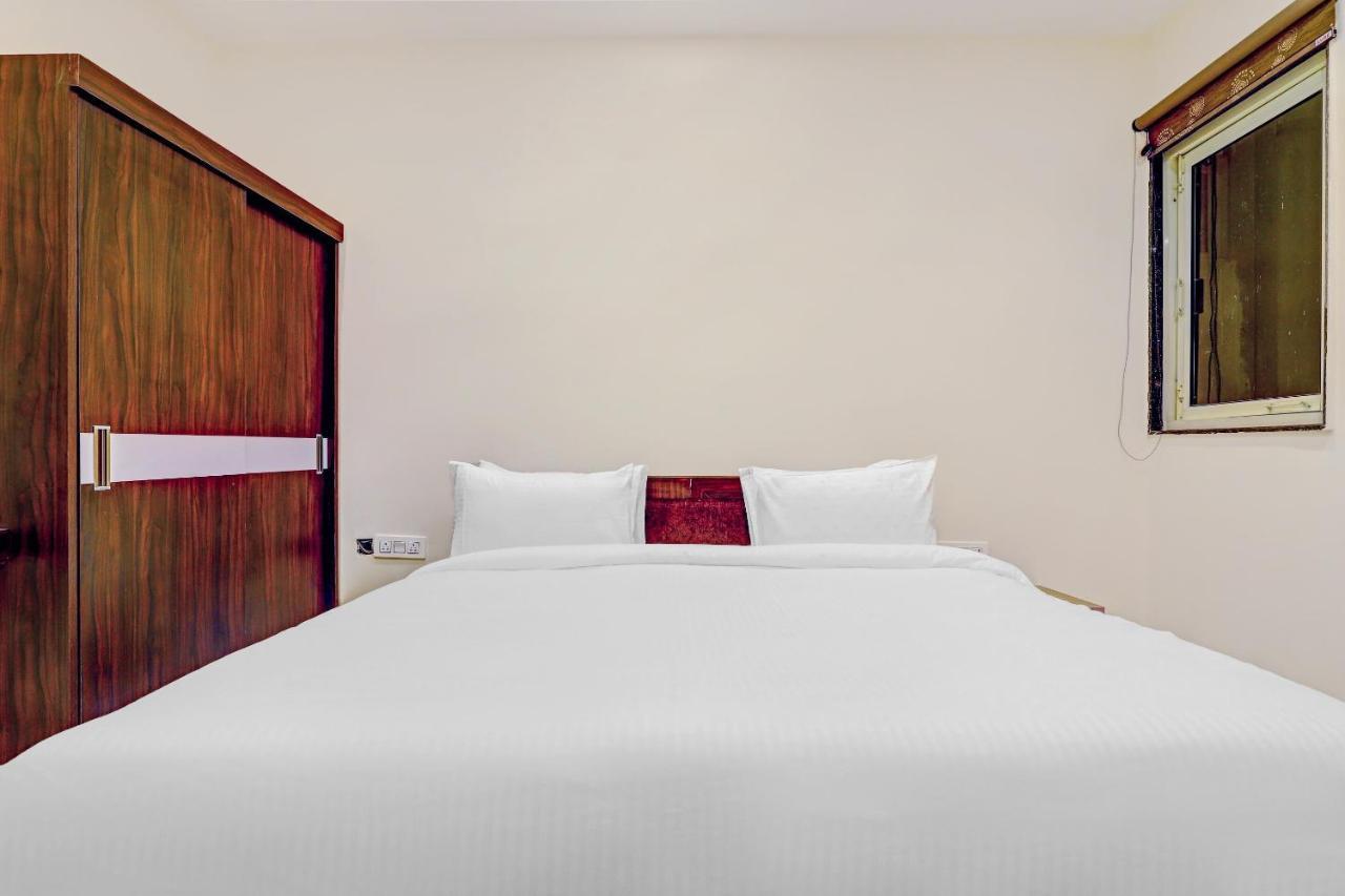 Collection O Hotel Aditya Palace Near Leisure Valley Park Gurgáon Kültér fotó